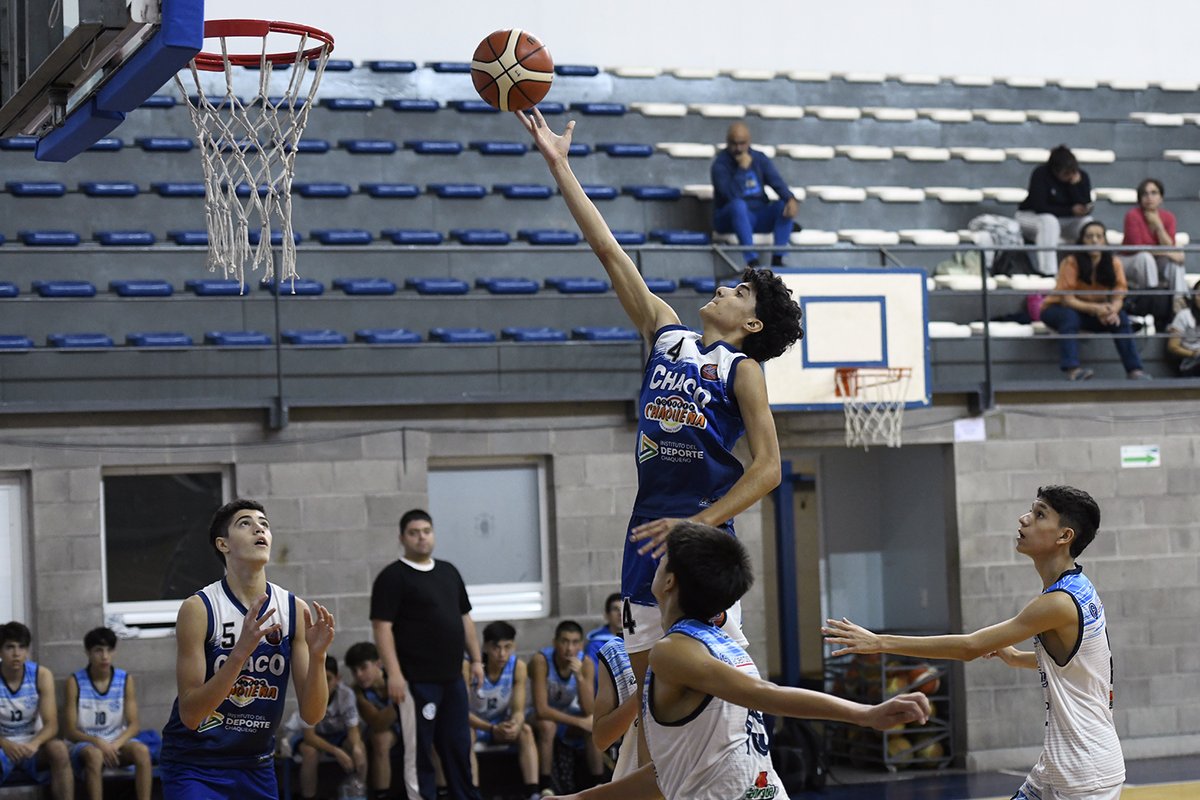 🔥 Chaco fue implacable en el inicio de la jornada 2 del Grupo Norte y venció 95-56 a Tucumán.

📊 Walter Colussi con 15 puntos fue el máximo anotador del equipo chaqueño y Maximiliano Lizarraga  anotó 14 para los tucumanos