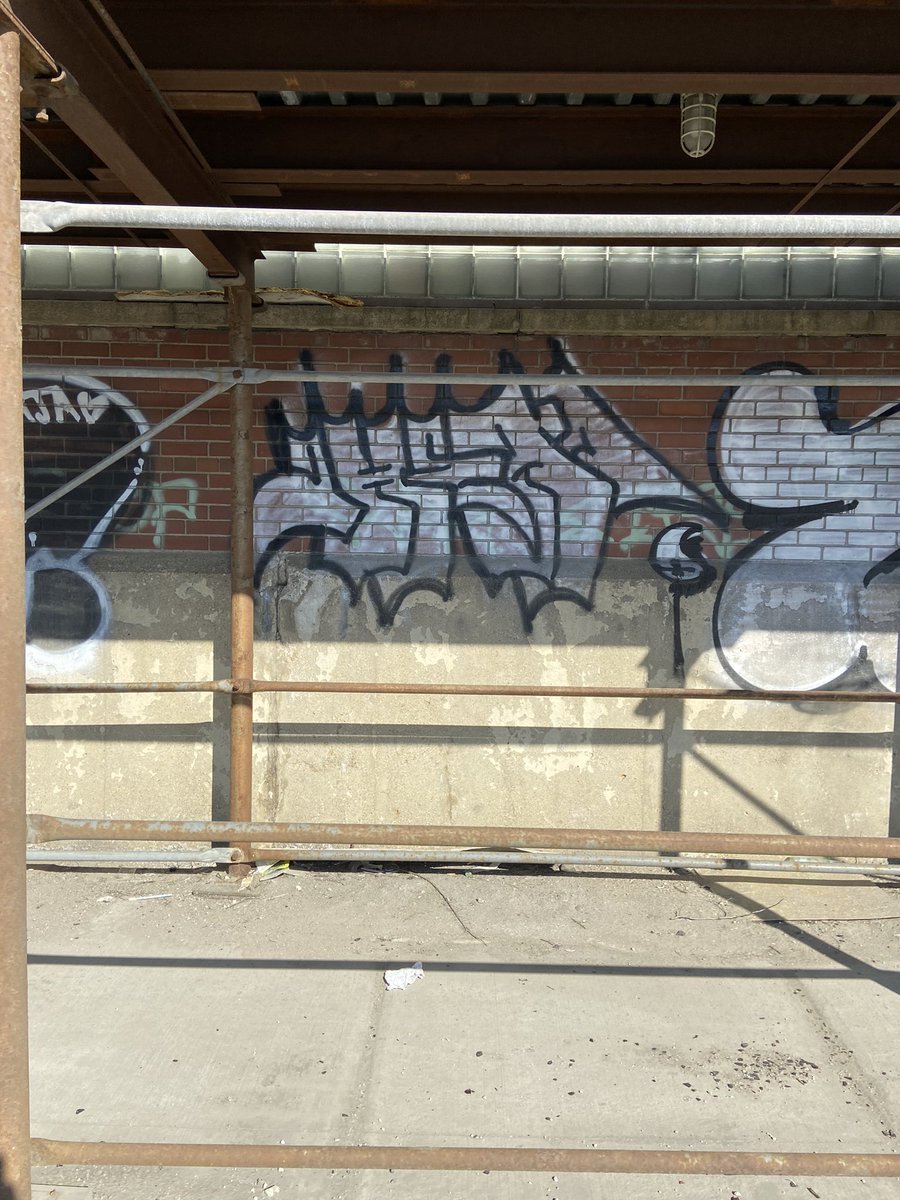 _MarkPure32's tweet photo. Chicago SOUTHSIDE graffiti #Fullertonartgallery #graff #graffiti #chicagograffiti #Chicago @graffitichicago @GraffitiRadical @GraffitiDocFilm @GraffitiArtMag @Graffiti_Life https://t.co/fRUxQIE6gD