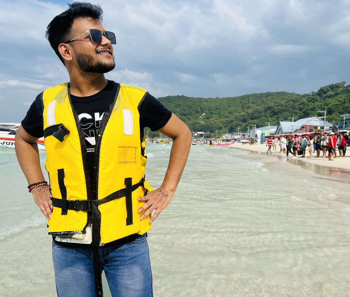 blessedsaif's tweet image. POV: When u take Raju pose too seriously😅😂😅

#fun #beachpose #lostpic #masti #fullenjoy #pattayabeach🌴 #latepost #memories✨#cherisheverymoment #igers