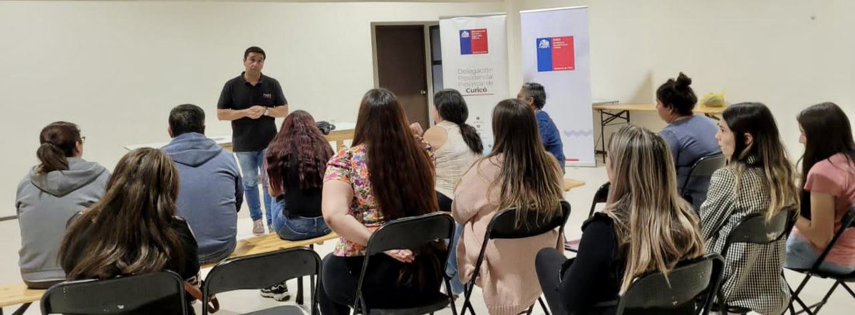 FOSIS_Maule's tweet photo. ➡️ Junto al equipo territorial de la @DPPCurico nuestros profesionales efectuaron un diálogo participativo con vecinas y vecinos del sector #ParqueDelSol en #Tutuquén
Así pudieron conocer detalles del venidero proceso de postulaciones a los programas 2023 del @FOSIS_Chile https://t.co/ue0VLCZcQN