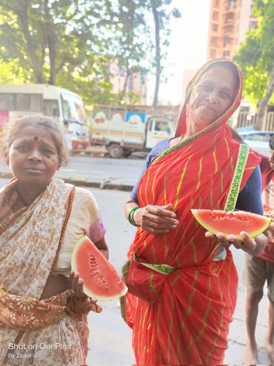 gullyclasses's tweet photo. #DAY7/30 - #SummerSpecial 3.0 by Gully Classes Foundation.

Watermelon Distribution during Summer by Team #GCF in #Mumbai. 

#Gcf4People #gcf4Education #Summerspecial3 #GullyClasses 
@tanishkadlyma @OsamaManzar @DEFindia @HumansOfBombay @khaanachahiye @YouthKiAwaaz https://t.co/wC3ZAeFiIr