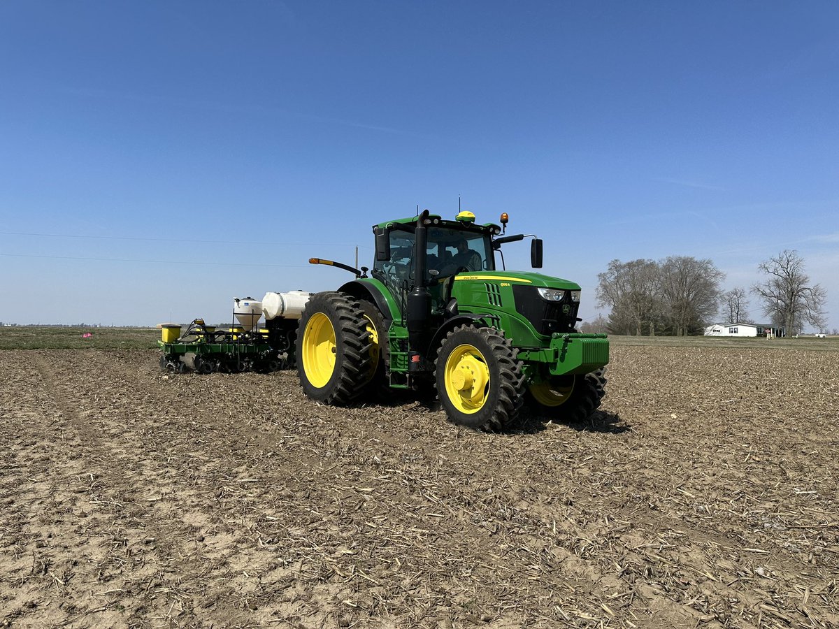 BRANDT_co's tweet photo. The journey from seed to harvest has started at the BRANDT Research Farm in Pleasant Plains, IL! Yesterday, our team planted the first of our corn and soybean planting date trials.

#BRANDTresearchfarm #corntrials #SoybeanTrials #plantingseason https://t.co/4iBJVYWI4w