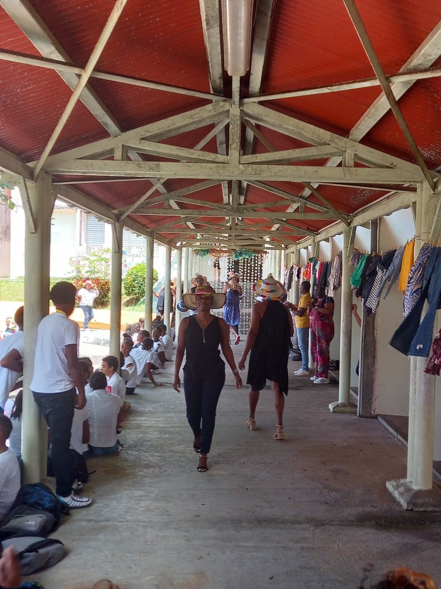 Collège Edmond Lucien Valard de Saint-Esprit tweet media