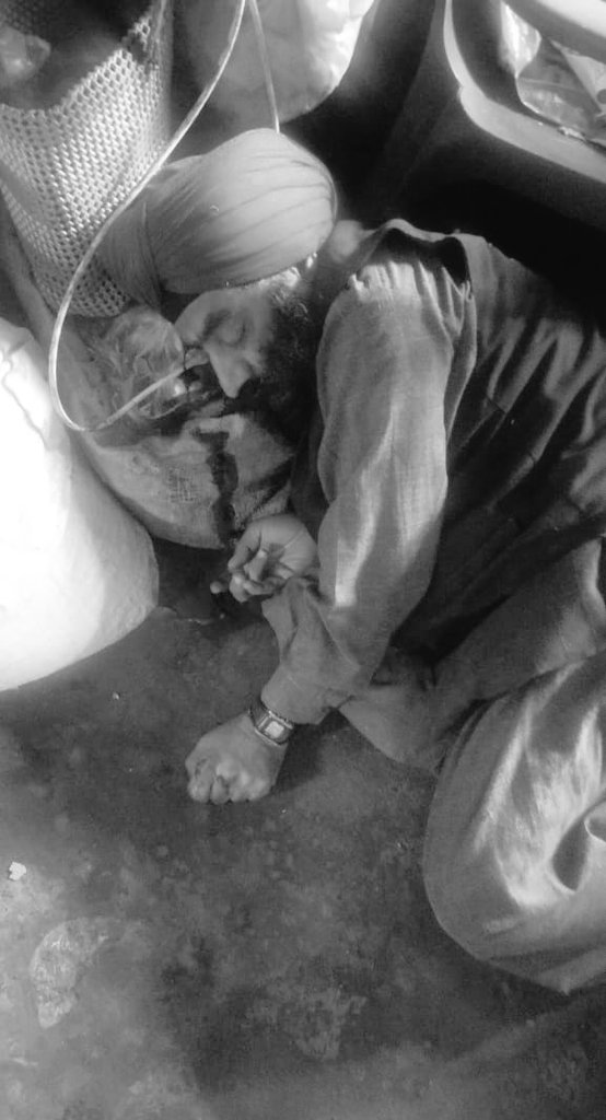 Hammad_Tweeeets's tweet photo. Terrible news from Peshawar Pakistan again💔
A sikh shopkeeper #Dayal_Singh Shoot died in His shop today.

Strongly Condemned this brutal attack on the sikh community in Pakistan (Peshawar)
#Target_killing💔
#Safe_minorites
#Justice_for_Dayal_Singh🙏
#Peace_for_ALL https://t.co/yODjZ7Xbh4