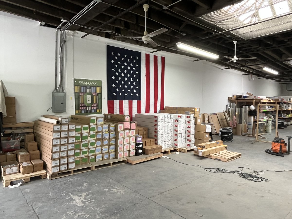 getLayr's tweet image. Stocked up as we head into spring in #NYC - ready to roll!!!  #readytoroll #stufeiner #layr #bronx #america #warehouse