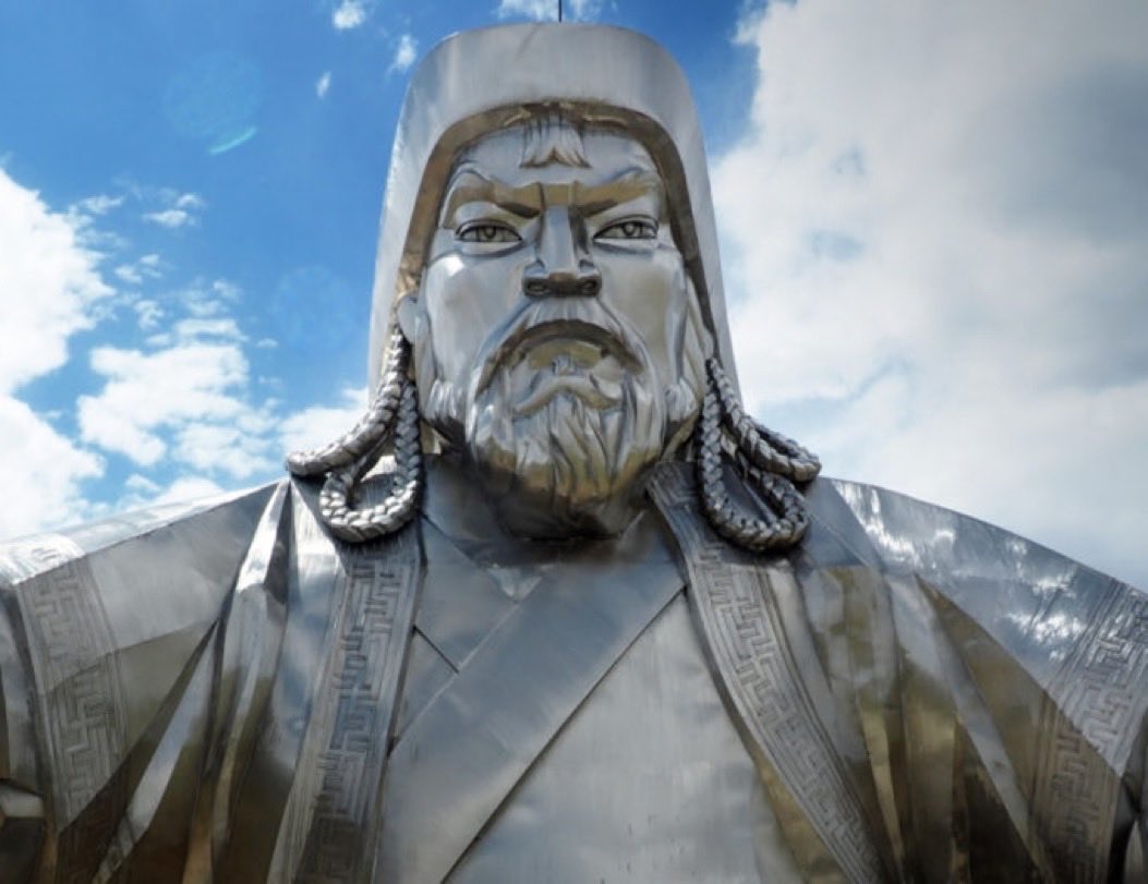 Lencyclopediste's tweet photo. Au XIIème siècle, les conquêtes sanglantes de Gengis Khan, l’empereur de la Mongolie, ont éliminé 700 millions de tonnes de carbone dans l’atmosphère. En effet, il a tué tant de gens que la Terre a commencé à se refroidir. Il aurait éliminé 11 % de la population mondiale soit 40 millions de personnes. C’est le plus grand conquérant de tous les temps.