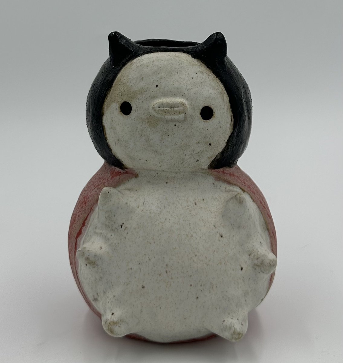 csahltt's tweet photo. i got to use my college’s lightbox and photograph my work 🐡 why do they all look so cute !!! 

i get to submit three pieces of mine in my college’s art competition for an assignment, wish me luck :3
#ceramics https://t.co/hFbnMDzlgv