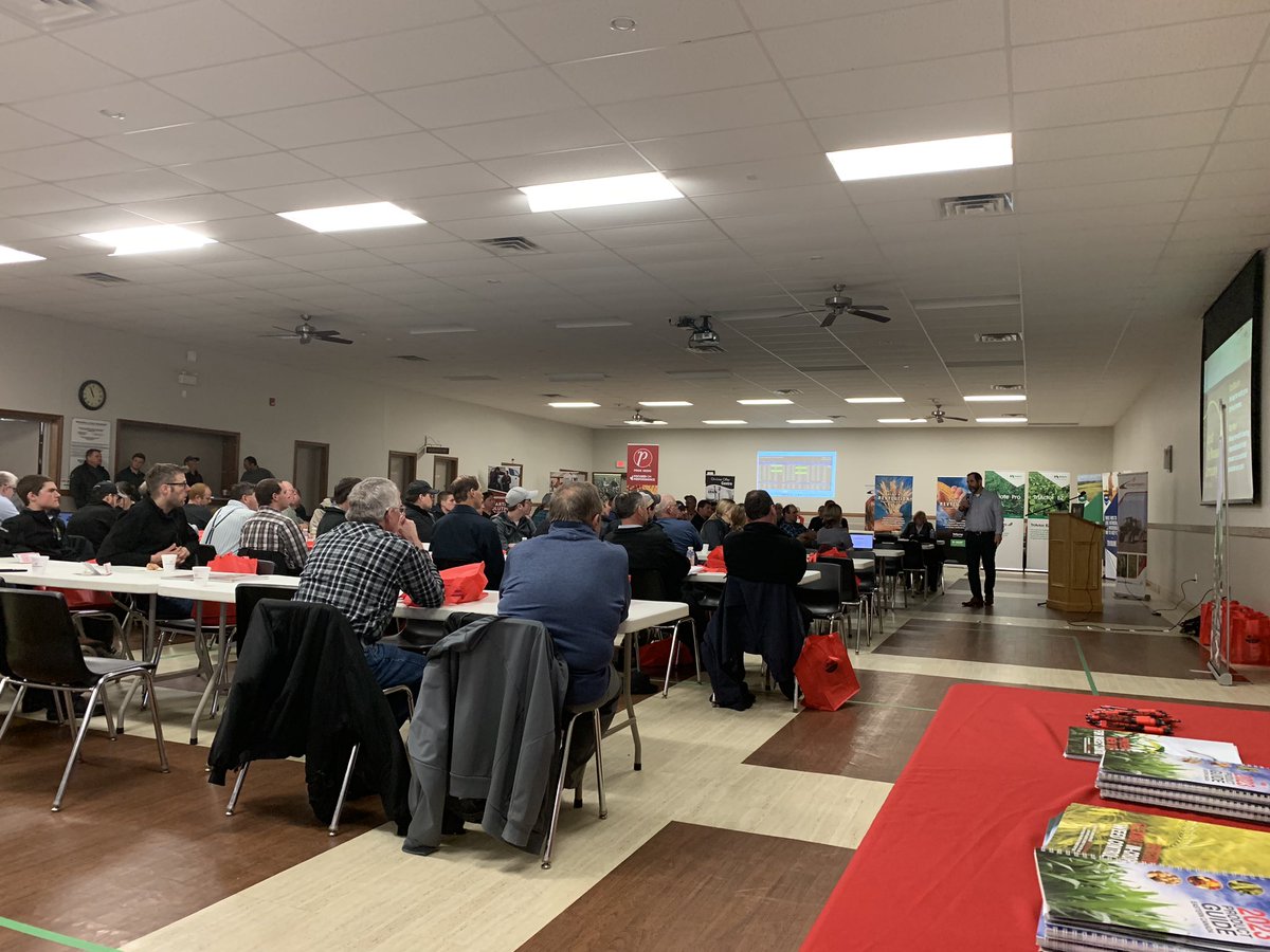 Central_ON_FS's tweet photo. Another familiar industry face at the FSP Drayton Grower Meeting is @aaron_stevanus who is highlighting @MosaicCompany and reinforcing the importance of the 4Rs. #plantnutrients #maximumyield https://t.co/3pIfpsPBnC