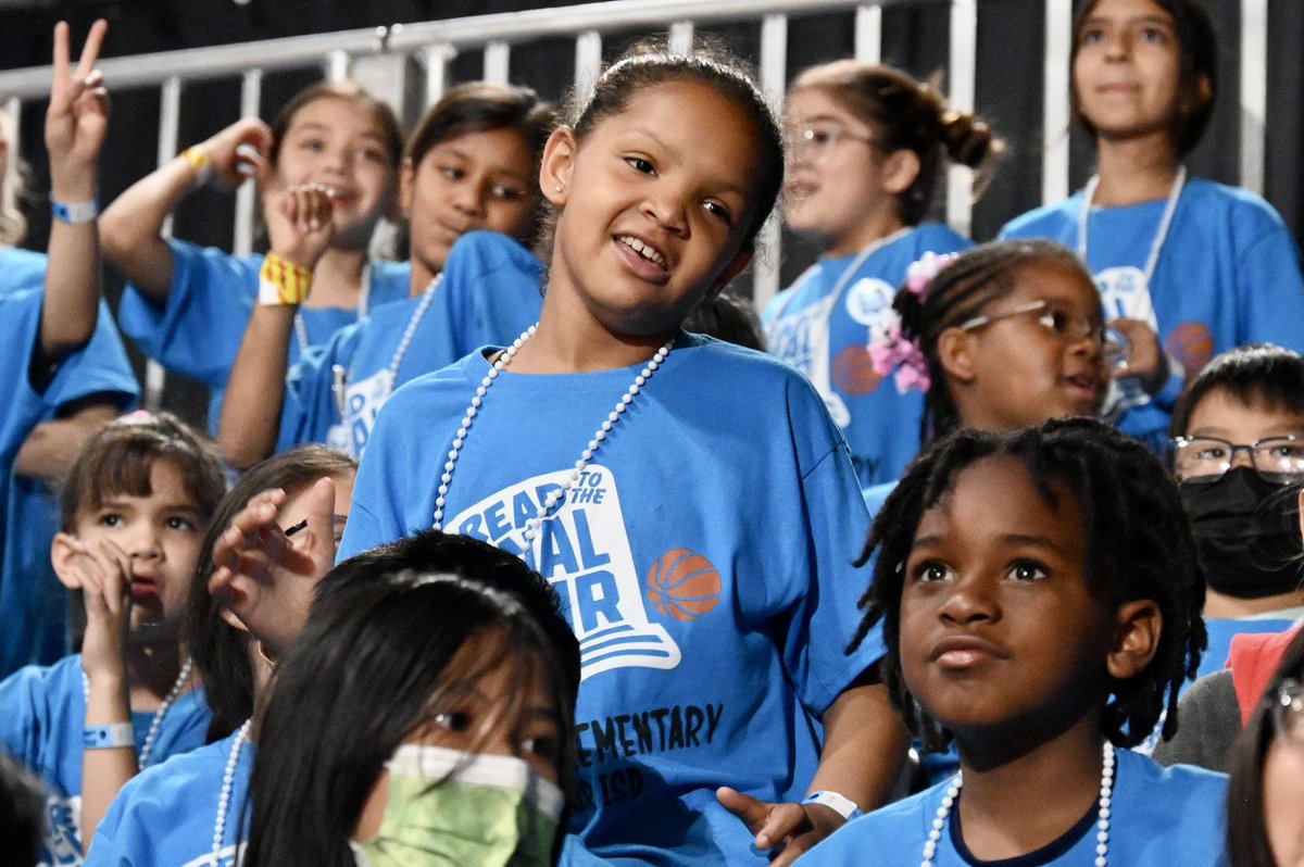 What an ENERGETIC morning so far at the #ReadToTheFinalFour Fan Fest celebration! <a href="/TexansTORO1/">TORO 🐃</a> is even here visiting with <a href="/WoodardCFISD/">Woodard Elementary</a> students! #MFinalFour #CFISDspirit 🎉🏀📚