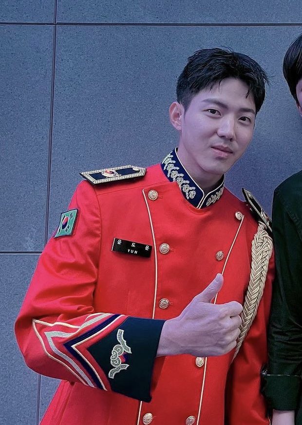 23.04.01

병장 윤도운 입대 D+440
병장 진급 DAY🫡
윤도운 전역까지 106일 남았습니다