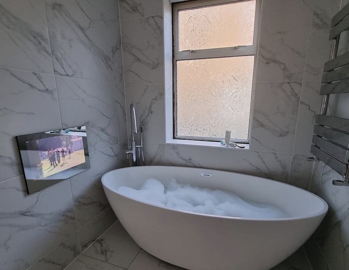 ElmJoiners's tweet photo. Tired of the hassle of choosing and ordering materials for your bathroom refurbishment? Let ELM Joiners and Builders take care of everything 🛀 From tiles to taps, we'll design and plan your dream bathroom! Plus, we only work with reliable suppliers 🙌 #bathroomgoals https://t.co/vc1KfTS49m