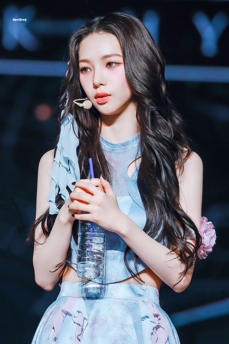 Happy April Fools’ day

#카리나 #Karina #에스파 #aespa