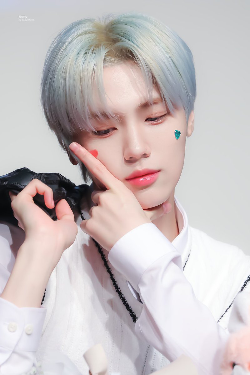 𝙂𝙡𝙞𝙩𝙩𝙚𝙧 tweet media