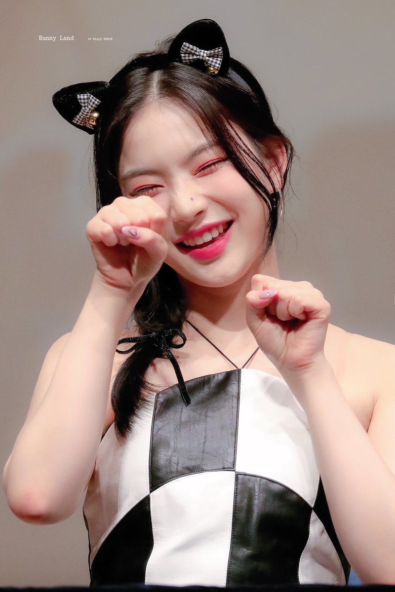 bunnyland313's tweet photo. 220805 kitty land open
#스테이씨 #STAYC #아이사 #ISA 
#AprilFoolsDay2023 https://t.co/mrWStGsFr6