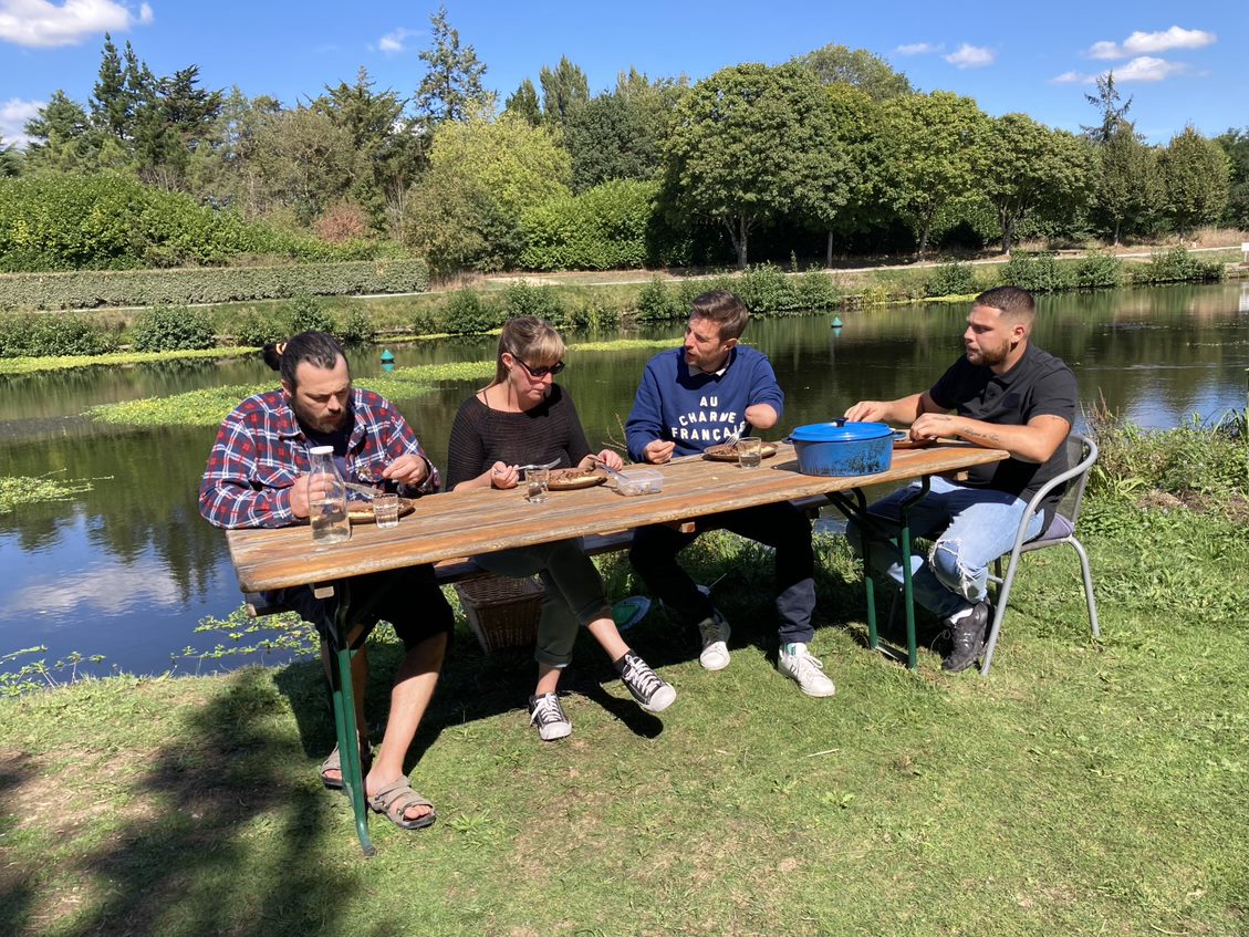 🍴Vous avez manqué la recette du paleron de bœuf braisé à la bière ? Pas d'inquiétude ! Vous pouvez revoir à tout moment votre magazine culinaire Le Goût des Rencontres Pays de la Loire #LGDRPDL présenté par @GregCuilleron sur france.tv ► bit.ly/42XIWPI 💻