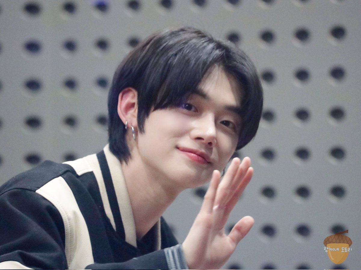 DanMel2b's tweet photo. 230131 비투비의 키스더라디오 
#연준 #YEONJUN
#투모로우바이투게더 #TXT #비키라 
#AprilFoolsDay https://t.co/kuIordCfrj