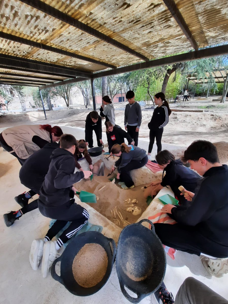 Descobrint l'antic Egipte al campus arqueològic del Museu Egipci de Barcelona!!! #1reso <a href="/museu_egipci/">Museu Egipci de Barcelona</a>  #bonsalvador #fempersonesfemescola Més fotos a IG