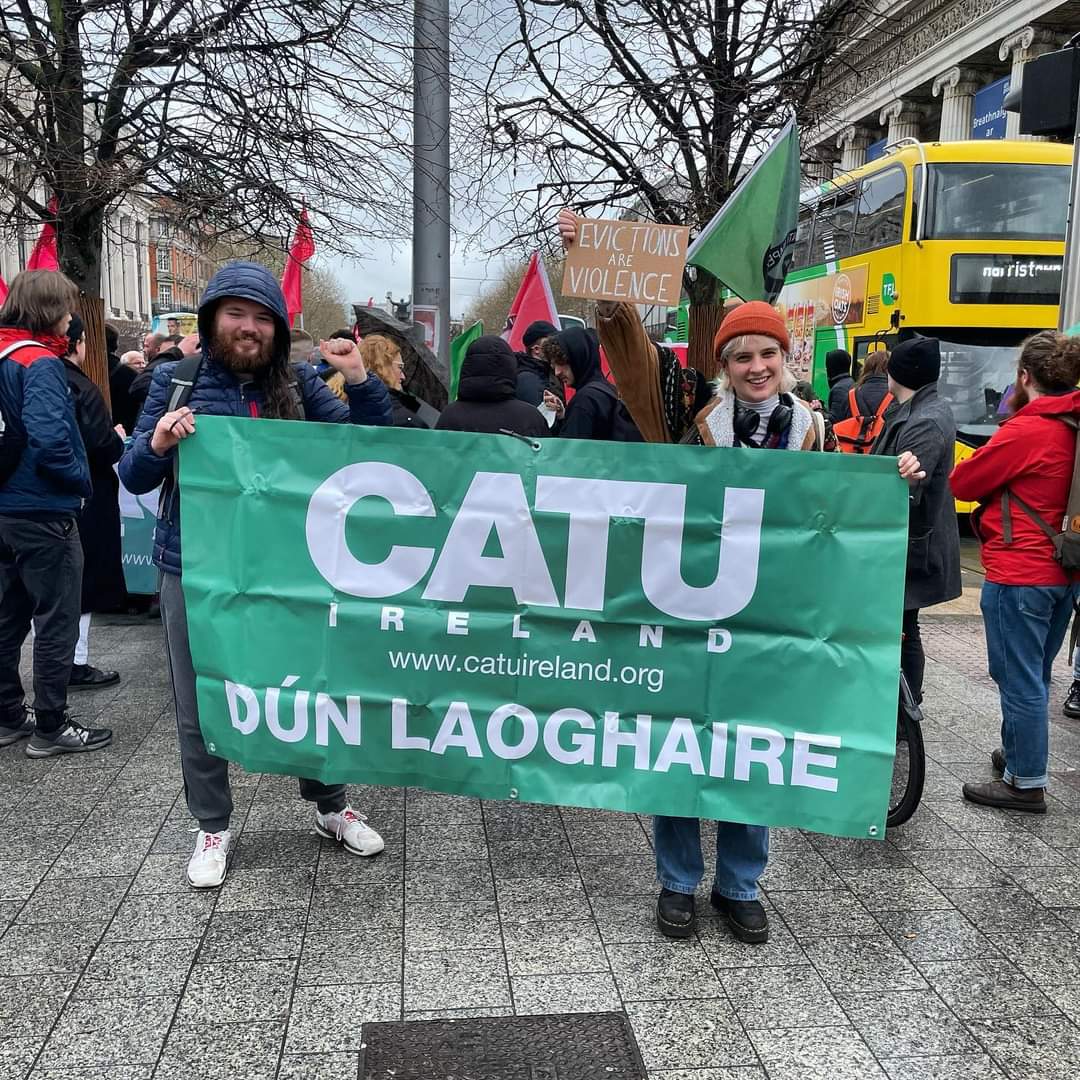 CatuIreland's tweet photo. 📢 Dept Of Housing Occupied, Grounds Locked Down📢

In opposition to the recent government decision to lift the ban on evictions, activists from CATU and beyond today held a rally at the Spire in Dublin. 1/3 https://t.co/0QR4QqUHjX