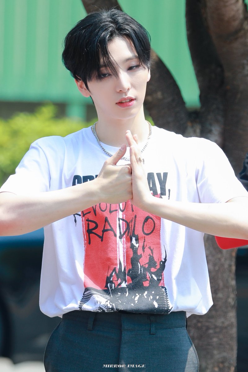 mirrorI808's tweet photo. #SEOHO #이서호 
#ONEUS #원어스 https://t.co/MqRg9tuROq