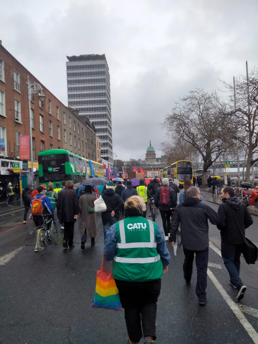 📢 Dept Of Housing Occupied, Grounds Locked Down📢

In opposition to the recent government decision to lift the ban on evictions, activists from CATU and beyond today held a rally at the Spire in Dublin. 1/3