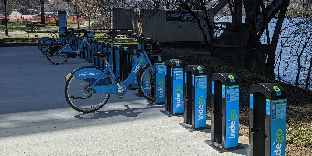 RideIndego's tweet photo. 🚨 New Station Alert! 🚨 This week we installed two new stations along Kelly Drive! One near the Strawberry Mansion Bridge and the other near the Rowing Grandstand. You can see them over on our Indego Station Map. They are in and ready to use! https://t.co/VY4Nvxk9Vm