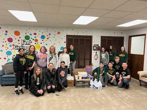 evgmiddleschool's tweet photo. EMS Student Council is visiting the Fulton County Humane Society today to drop off a load of donations. We're so proud of these young people and their compassion for others! https://t.co/tCTQjRQWdY