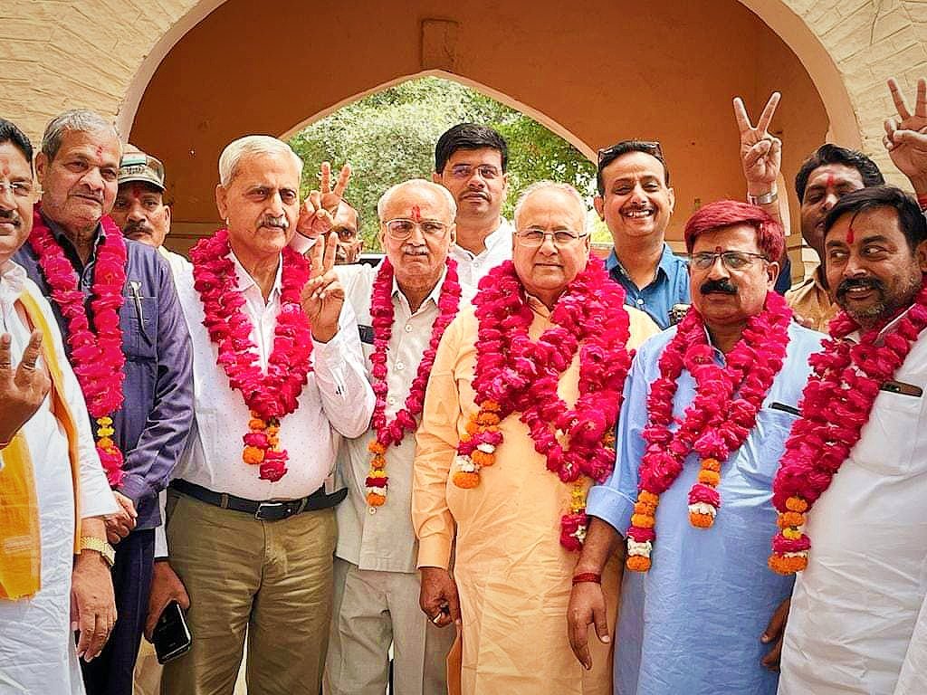 karanpalbjpup's tweet photo. आज जिला सहकारी संघ कुचेला के सभापति का चुनाव, जिला कोपरेटिव बैंक मैनपुरी पर सम्पन्न हुआ।
सभी वरिष्ठजनों के आशीर्वाद से मुझे "सहकारी_संघ_कुचेला" का निर्विरोध सभापति चुना गया, पार्टी के सभी वरिष्ठ नेताओं व कार्यकर्ताओं की शुभकामनाएं व आशीर्वाद प्राप्त हुआ।
आप सभी का हृदय से आभार।। https://t.co/LCklFydY4i