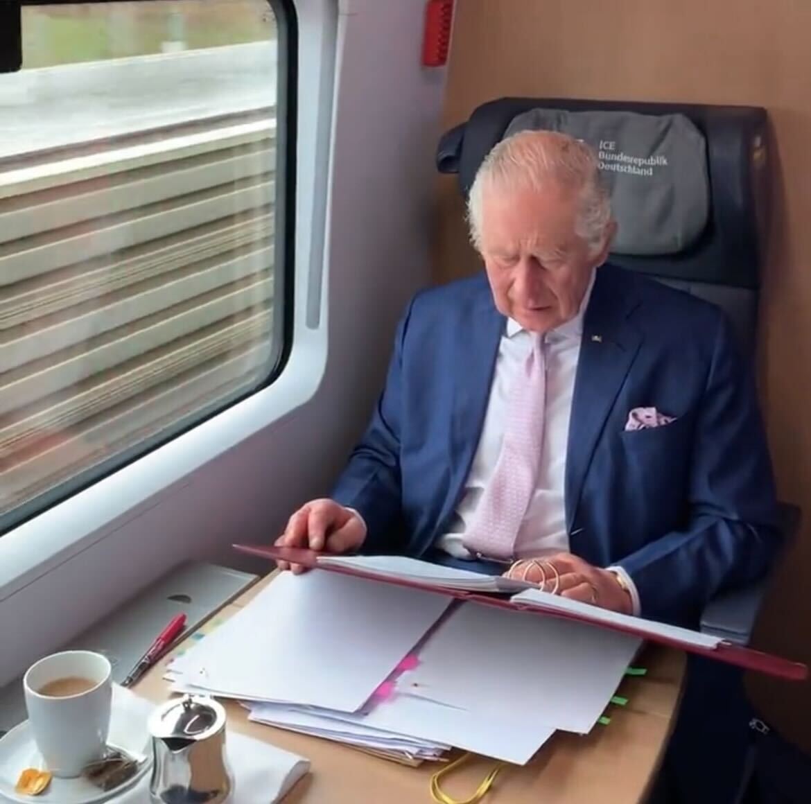 “Tschuldigung, hatten Sie hier reserviert?”