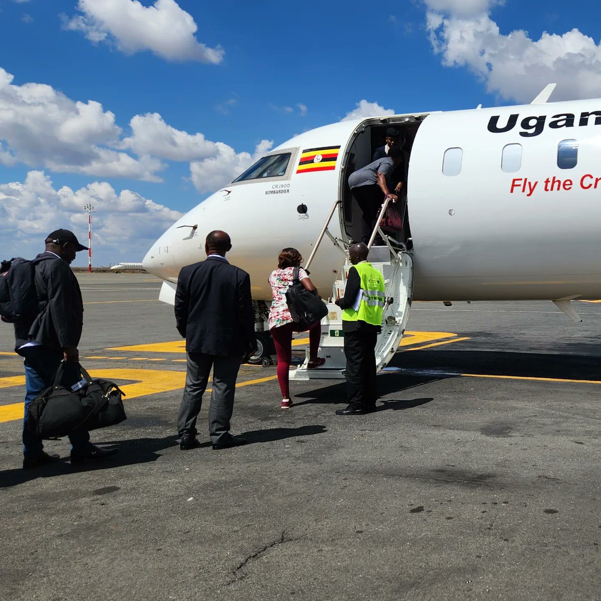 Tradewinds_AS's tweet photo. Our Fridays are always exciting with the handling of @ugandairlines airlines during their additional afternoon flight to Nairobi

Catch @ugandairlines with Double daily flights every day of the week and 3 flights every Friday and Sunday! https://t.co/FZuqKPC3w8