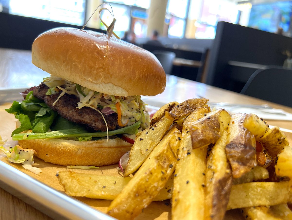 TriCoreLogic's tweet image. Congrats to our friends and clients at ObiCai Restaurant Management on the opening of Gnometown Brewing OTL this month! We absolutely loved the new vibe, and those burgers were beyond UH-MAY-ZING! #DTFW #TheLandingFW