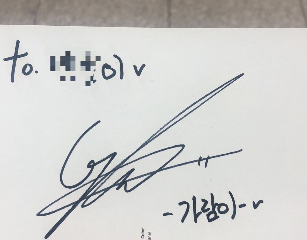 0204Snow's tweet photo. 정말 잘 갔다 ㅠ 착한 가라미, 착한 한국팬분들, 뮤지컬 매거진도 보여주시고, 선물도 받았엉ㅠ 다음에 또 뵈요!!! https://t.co/VMfM2iHzAi