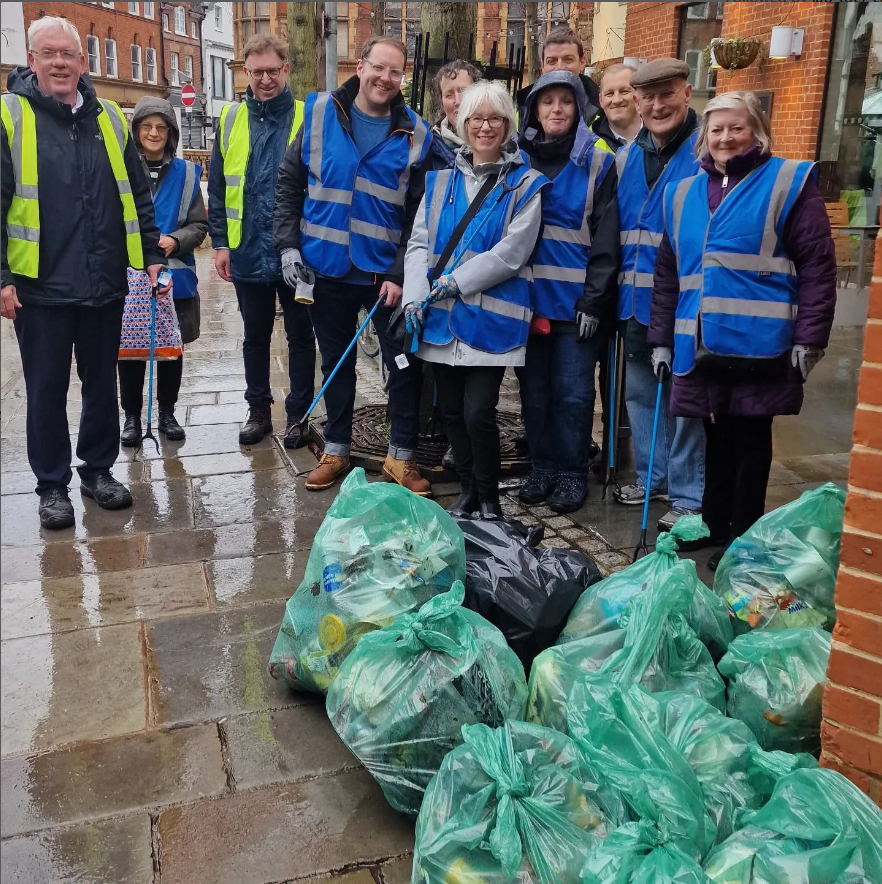 BEAMHertford's tweet photo. A big thank you to our contractor @GPF_Lewis and volunteers for helping us tidy up Hertford this morning despite the awful weather conditions!
#greatbritishspringclean2023 #hertford #hertfordtheatre https://t.co/5ouXRk3RrS
