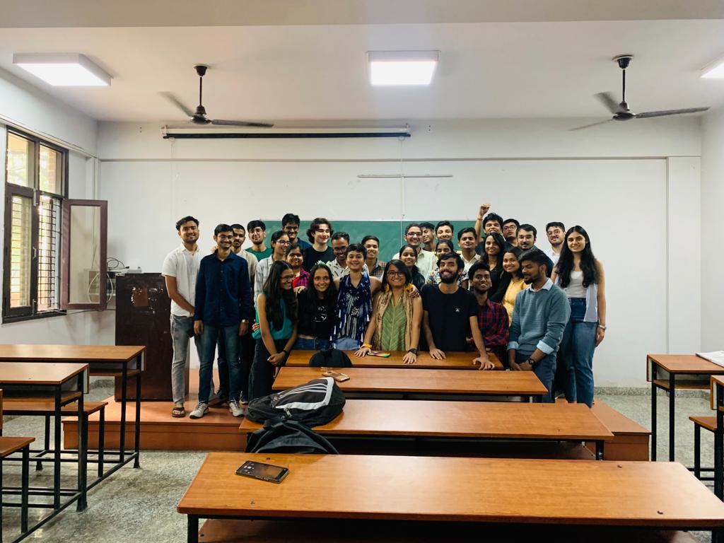 Symposium_Hindu's tweet photo. The Symposium Society held an offline meeting with all members for the upcoming events. It comprised discussion with all freshers and ended with a fun filled interactive session.
#TheSymposiumSociety #GrowWithSymposium
#Symposiumfamily https://t.co/TwRxakqBxC