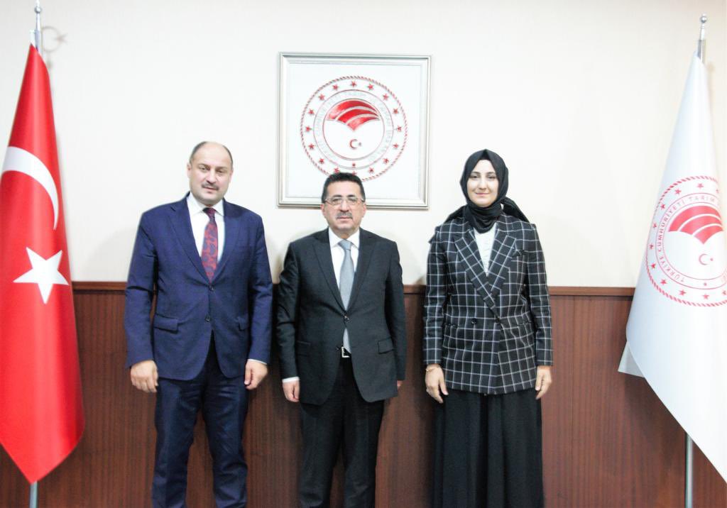 Başkanımız <a href="/aysecakmak63/">Ayşe Çakmak</a> Ankara temasları kapsamında AK Parti Milletvekili, MKYK Üyesi ve AB Uyum Komisyonu Başkanı Mehmet Kasım Gülpınar ile birlikte, Tarım ve Orman Bakan Yardımcısı Sn.Dr.Nihat Pakdil’i ziyaret ederek şehrimizde yapılması planlanan projeler hakkında görüşme