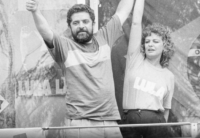 kjulimata's tweet photo. notoriamente, todo homem sempre tem ao lado uma grande mulher, o Lula teve a sorte de ter duas grandes mulheres. https://t.co/bozfORbd3e