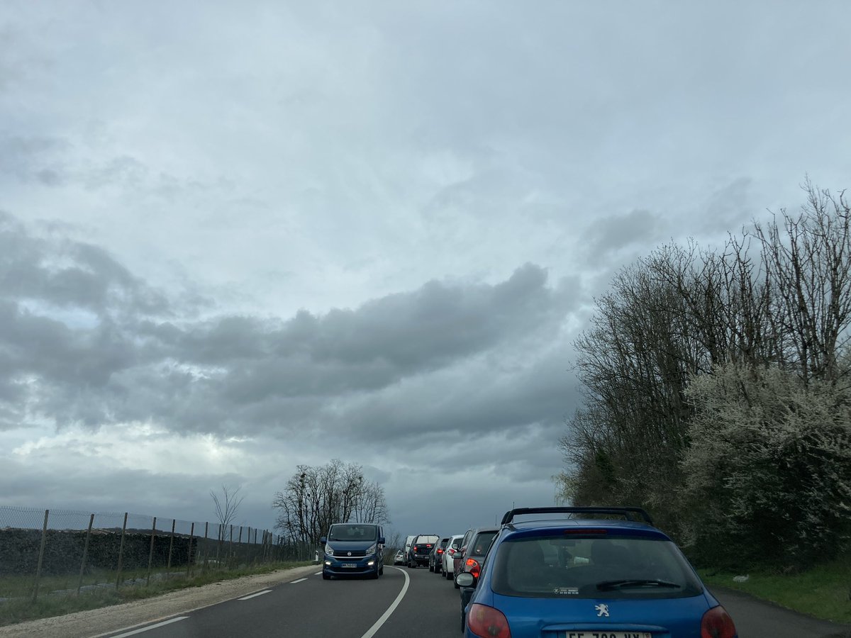rtlgrandest's tweet photo. Ce qui est bien avec la #RN57 , c’est qu’on découvre de nouveaux chantiers à chaque passage… des bouchons bucoliques… des tranchées charmantes… des terrassements printaniers… https://t.co/77oJc8rYzo