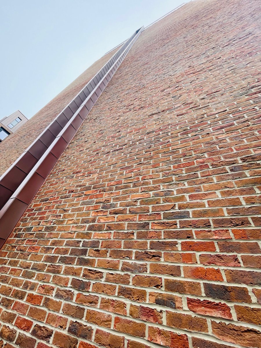 Stunning development - Renshaw Hall Student Accommodation, Liverpool. Superb architectural work from <a href="/fcharchitects/">FalconerChesterHall</a> &amp; construction by <a href="/ClaritasGroup/">Claritas</a> with brickwork by M Feeney &amp; 150,000 of our beautiful Thirkleby blend bricks-great teamwork to produce a stunning building.#brick