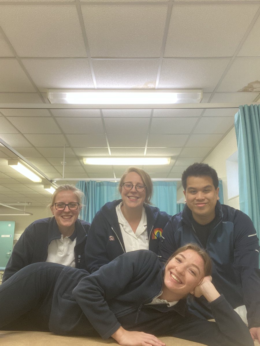 SHuntPT's tweet photo. PBL1 Done ✅🎉🥳❤️! Surely you’ve done alright if the team get you cake and a leaving card too 🥰. I feel reenergised and that my heart is a little fuller. Thank you to all the amazing physios at MSK OP at @StockportNHS for all of the support and kindness! https://t.co/CBl6lBDVna