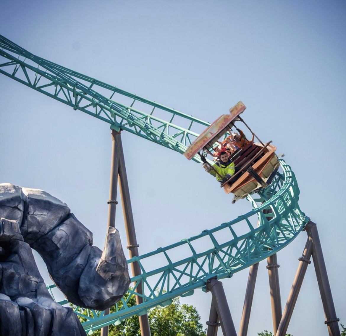 Nigloland's tweet photo. ⚠️
Suite à un problème technique, les raft du Krampus Expedition sont temporairement remplacés par les barques de l'Africa Cruise pour l'ouverture du 8 avril.

Nos opérateurs ont pu faire les tests avec succès. 👨‍🔧
Nous nous excusons par avance pour la gêne occasionnée.
#Nigloland https://t.co/dpajJdVUbu