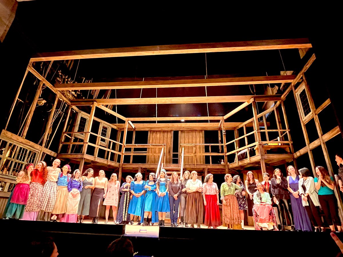 Noche de estreno <a href="/EmiliaTeatro/">EMILIA Teatro</a> un poderoso texto, dirección, elenco, equipo creativo. El teatro ES femenino y que mejor forma de hacerlo. 

Vayan a <a href="/Helenico/">Centro Cultural Helénico</a> Corta Temporada 

<a href="/Aidalopz/">AIDA LOPEZ</a> <a href="/marianagaja/">Mariana Gajá</a> <a href="/AssiraA/">Assira Abbate</a> <a href="/amoritaRasgado/">A M O R I T A</a> <a href="/soyluciauribe/">Lucía Uribe</a> 

Larga vida <a href="/MIOProjects/">María Inés Olmedo Projects</a> 🎭💜🤍💛