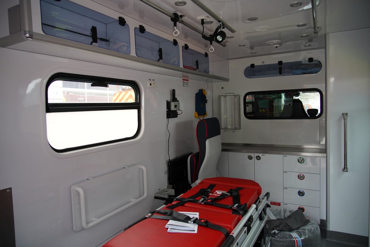 SDIS85's tweet photo. 🚒 9 nouveaux véhicules de secours et d'assistance aux victimes sont déployés dans les centres de secours depuis janvier et jusqu'au mois d'avril, à St Gilles X Vie Les Herbiers @Pouzauges St-Jean-de-Monts Noirmoutier @LSOAgglo @larochesuryonfr  @VilledeChallans @VilleFontenay https://t.co/3OLkSVuuUh