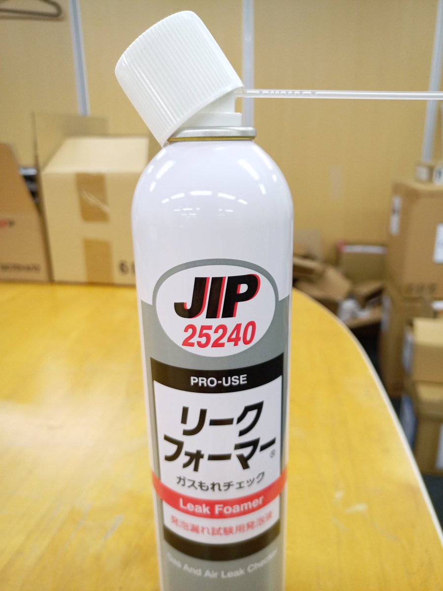 kunukunu's tweet photo. ノズルを付けたまま蓋ができるように切れ込みを入れた https://t.co/wtgjh3xLKW
