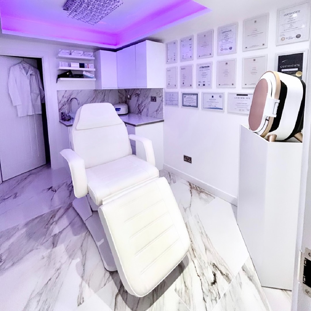UCBofficial's tweet photo. A huge congratulations to Paulina, one of our first Creative Futures Incubatees, on opening her salon in Birmingham! Thanks to our partners @uniofwarwick and Illuminate Retail. 

To apply for the Creative Futures Incubator, contact l.gasparzamora@ucb.ac.uk https://t.co/Q3gzCTTXAq