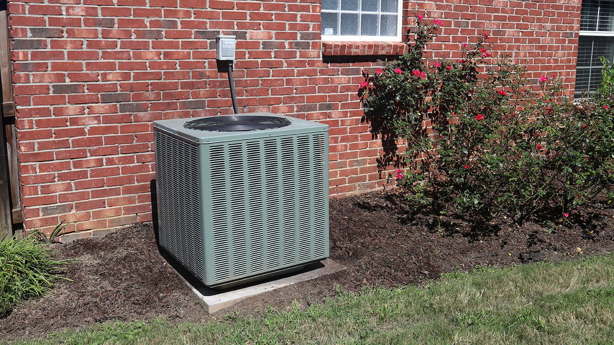 GRCorps's tweet photo. Heating and cooling costs account for about half of your energy bills. Keep your HVAC system operating efficiently by changing air filters and getting a spring tune-up. ComEd offers $35-100 discounts on AC and air source heat pump tune-ups. 
For details: https://t.co/GUG9cP30aP https://t.co/uqoS8FaUu1