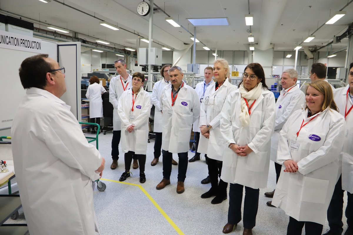 Hier, Matra Electronique a reçu son trophée « Vitrine Industrie du Futur », en présence de Vincent Jauneau, Administrateur AIF, Martine Miquel et Anne-Sophie Fontaine, Conseillères Régionales, Erick Maillet, Administrateur UIMM. 
👉vitrinesindustriedufutur.org/matra-electron…
📸 Edouard Bernaux/ARC