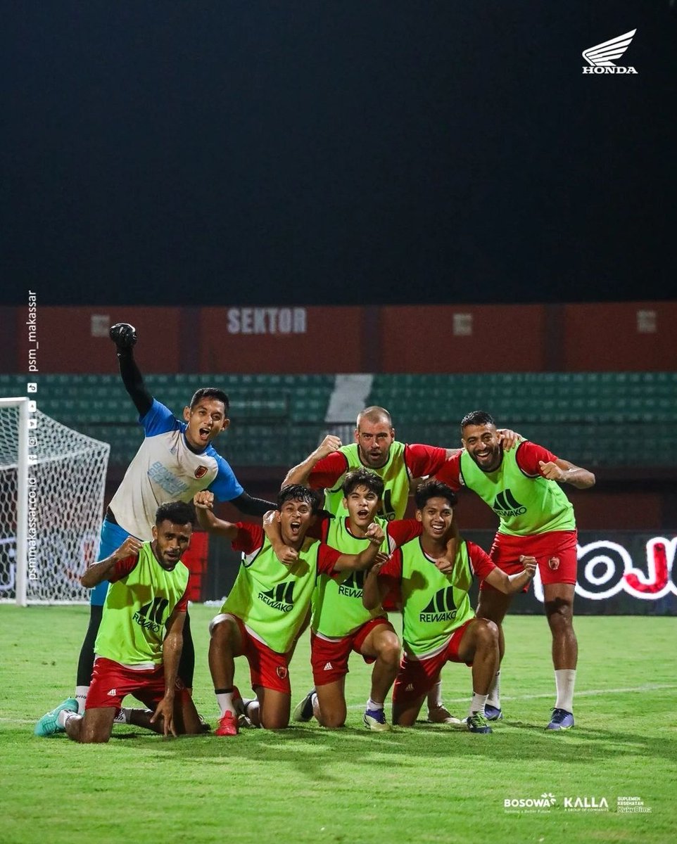 #Liga1
FT : Madura United 1-3 PSM

⚽ Jaja 51'
-
⚽ Pluim 4' 10'
⚽ Nambu 48'

Pasukan Ramang kunci gelar juara, selamat Makassar! 🥳🏆