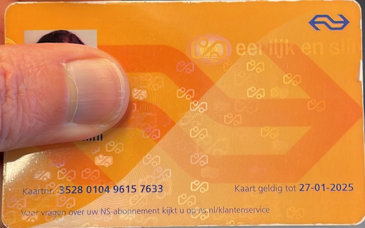 eboman77's tweet photo. @NS_online gevonden in de trein , gaat mee naar de conducteur https://t.co/1GbXhHqsvZ