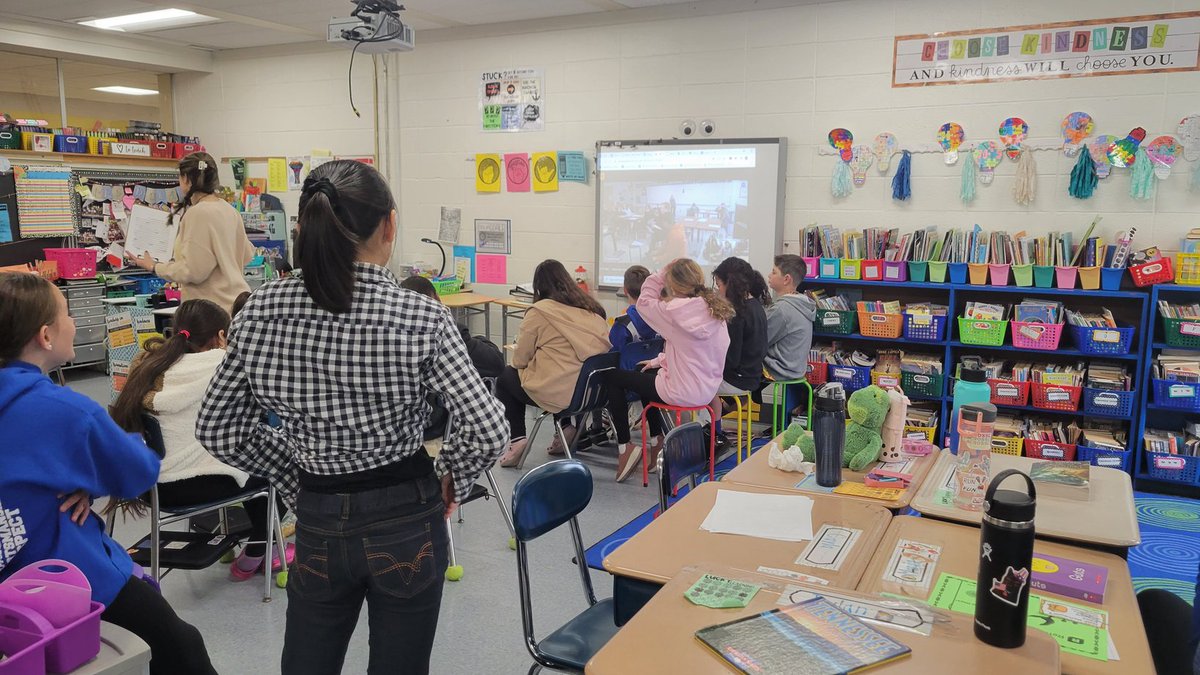 techdirSCCSD's tweet image. Ms. Dolan's 5th grade practicing grammer while playing mad libs with our friends from upstate NY near Oswego. #learningisfun #wsboces #5thgrade