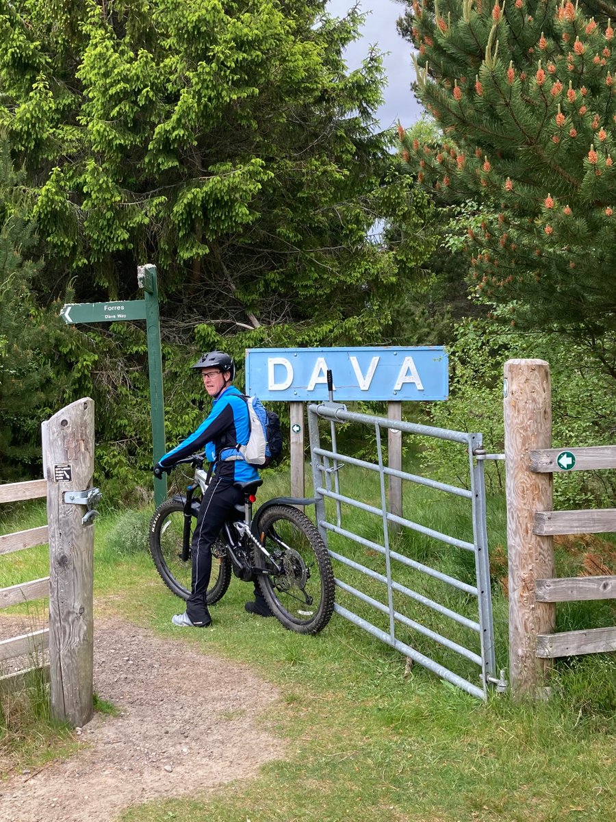 MorayClub's tweet photo. #fingerpostfriday #davaway the long distance trail between Grantown on Spey and Forres https://t.co/2ztUES4tDp