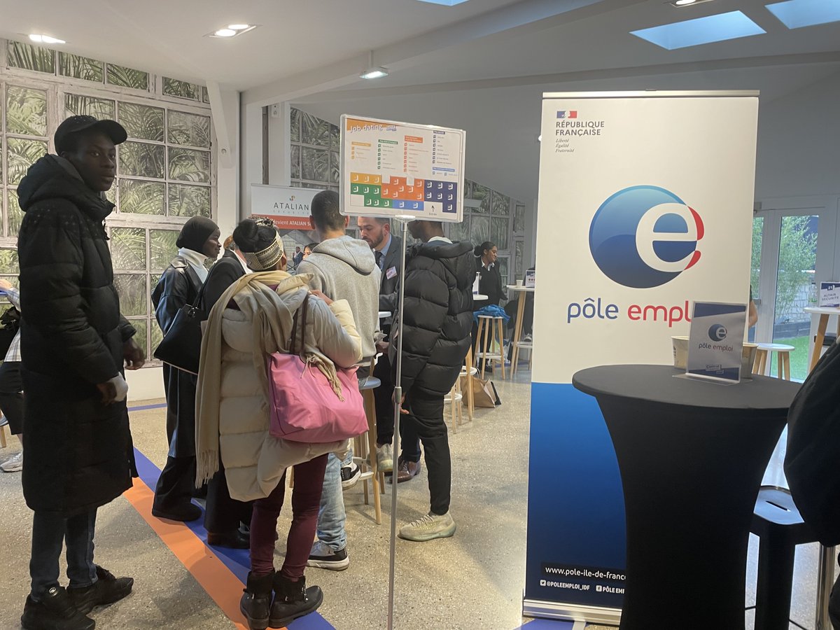 1 an #CEJ 🎉 | Clap de fin pour cette journée événement 🎬

Des centaines de personnes sont venues à <a href="/VilleSaintDenis/">Ville de Saint-Denis</a> pour découvrir des opportunités pro. 🚀

Merci à tous les agents @pole_emploi qui ont répondu présents pour orienter les jeunes vers un métier !

#TousMobilisés